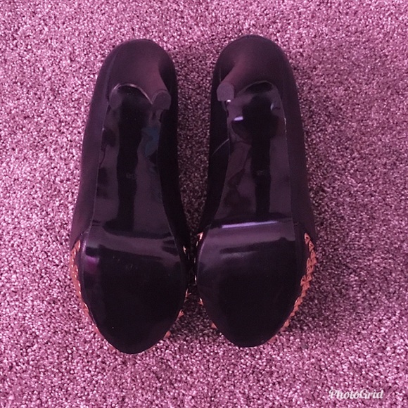 Heels - Picture 2 of 2